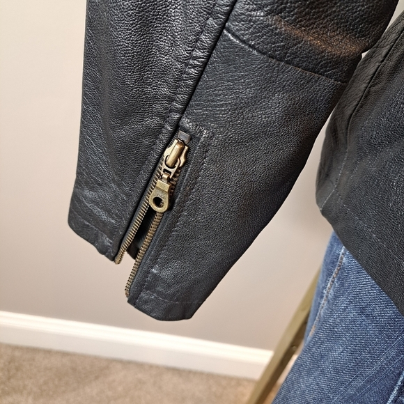 Vintage Boutique Europe 100% Black Belted Leather Motorcycle Jacket - Picture 8 of 12